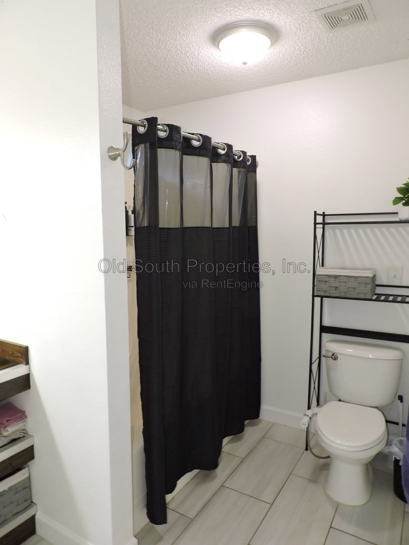 Easy access to bases & shopping! property image