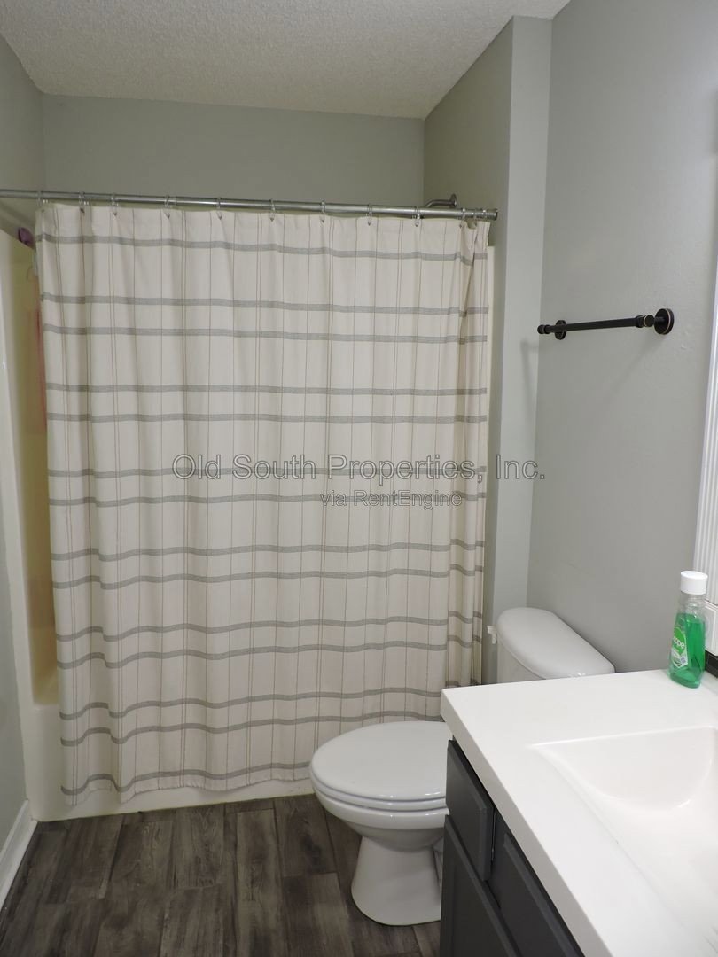 Easy access to bases & shopping! property image