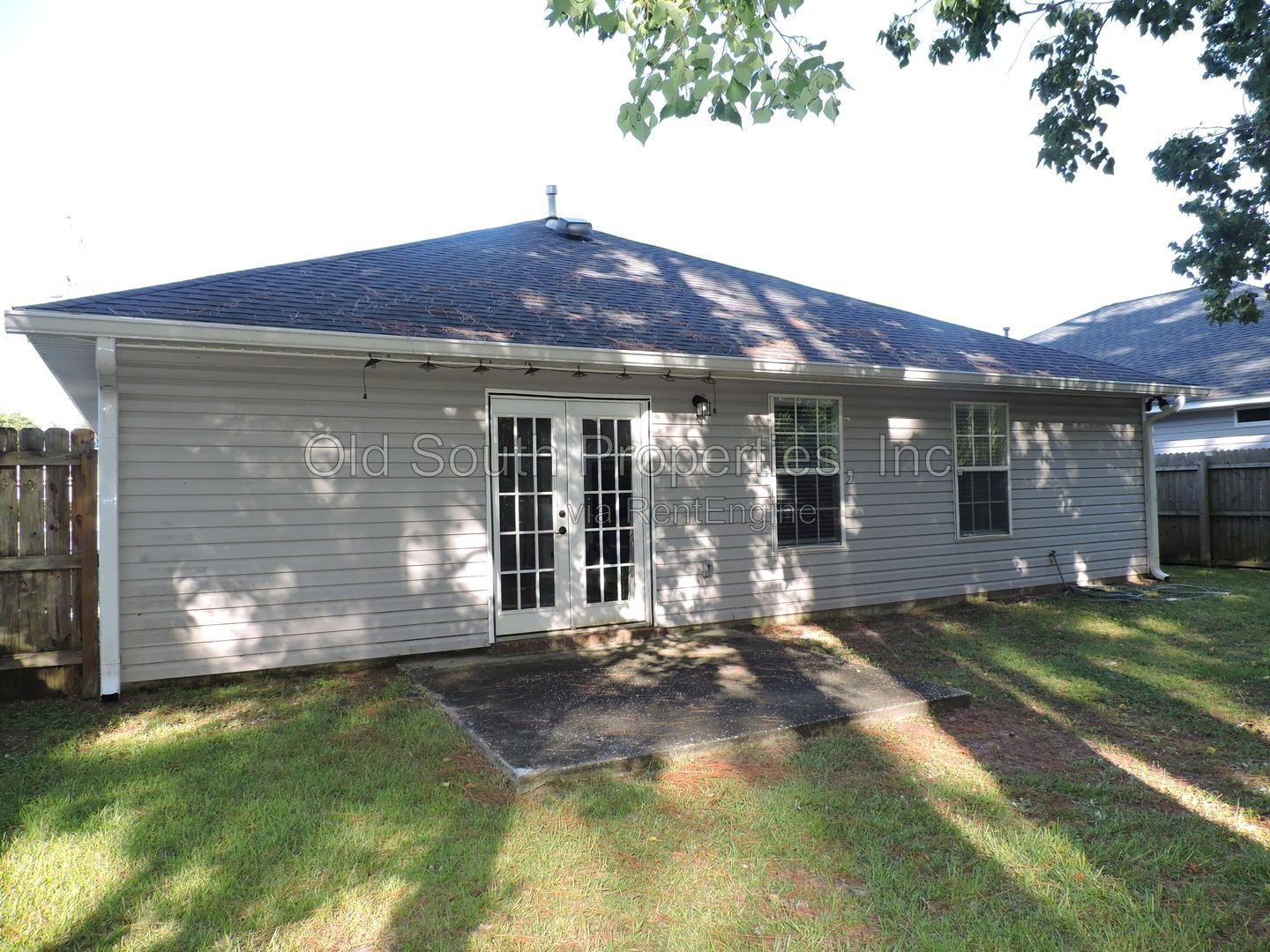 Easy access to bases & shopping! property image