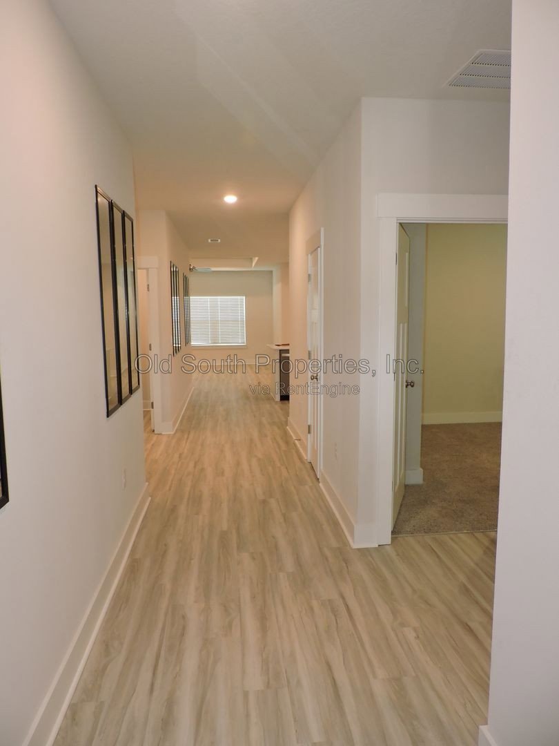 Easy access to interstate & shopping! property image