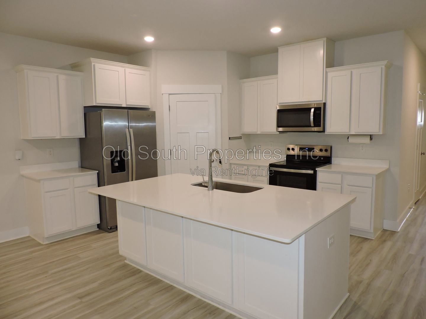 Easy access to interstate & shopping! property image