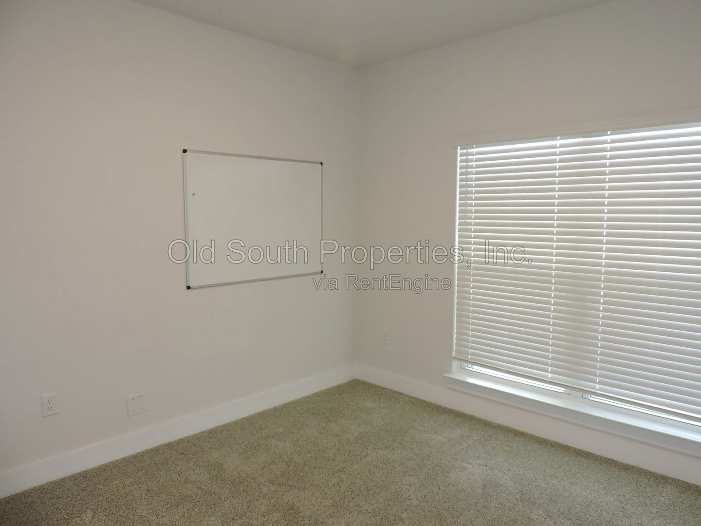 Easy access to interstate & shopping! property image