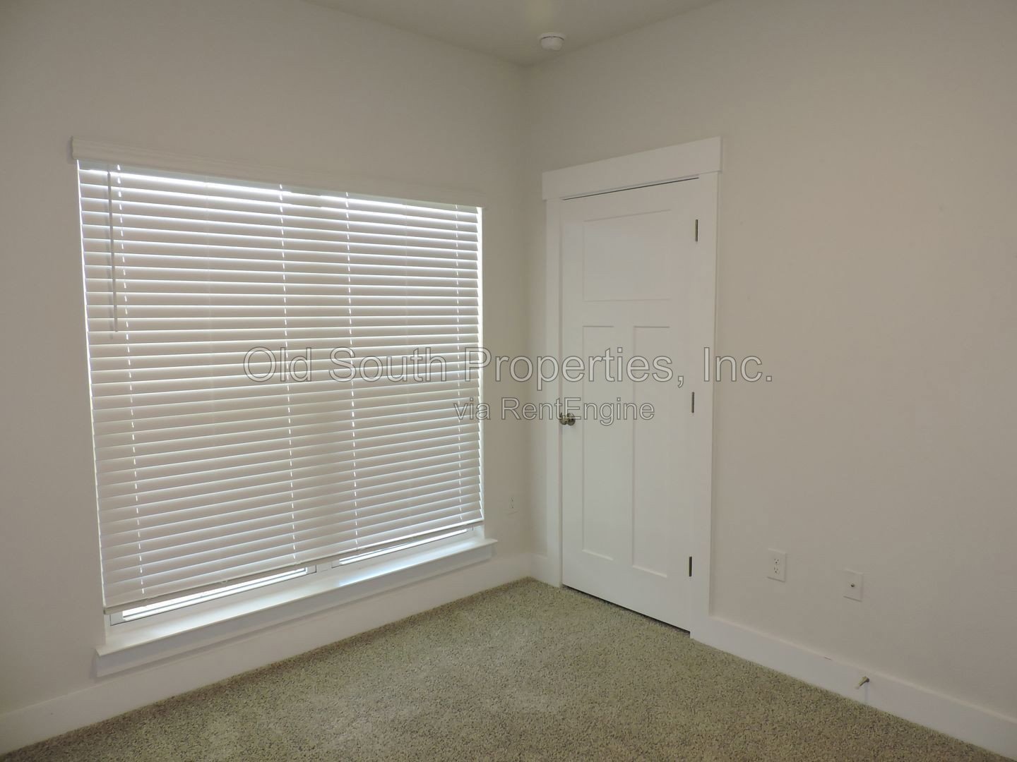 Easy access to interstate & shopping! property image