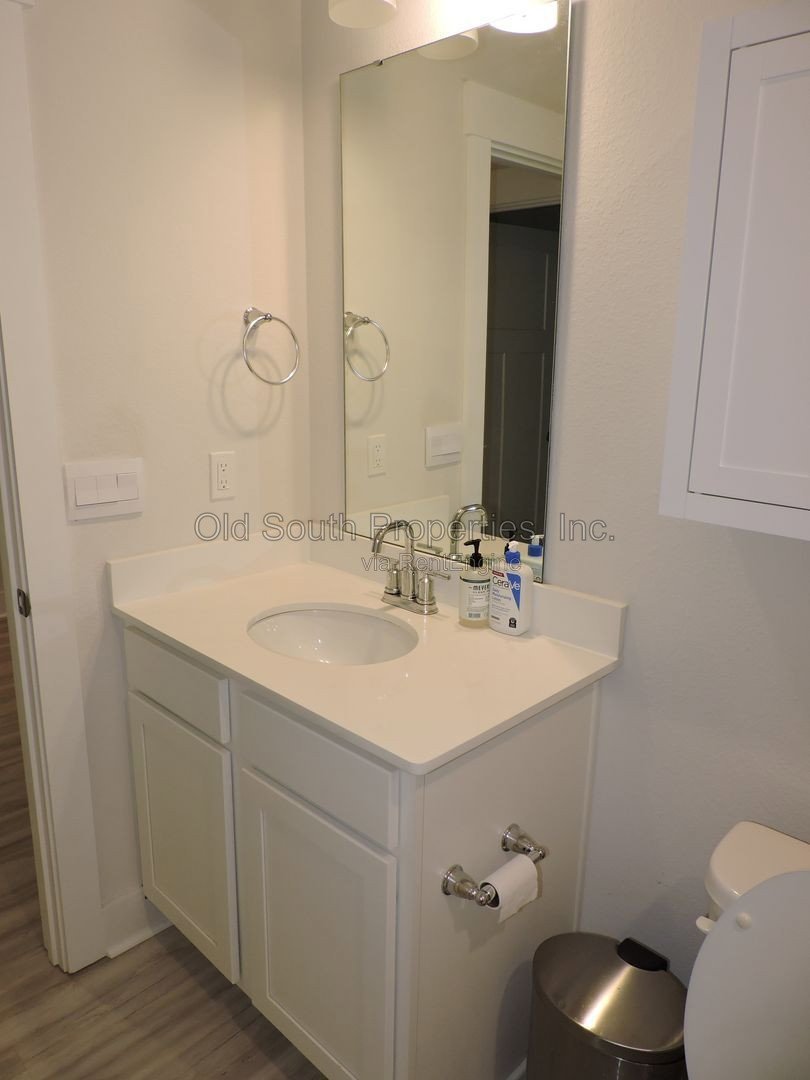 Easy access to interstate & shopping! property image