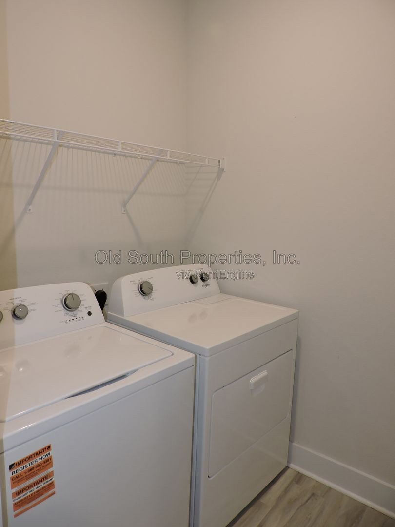 Easy access to interstate & shopping! property image