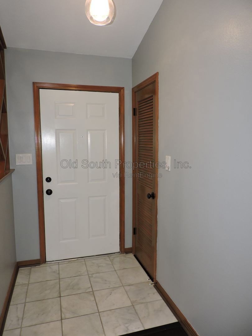 Convenient to schools, shopping & interstate! property image