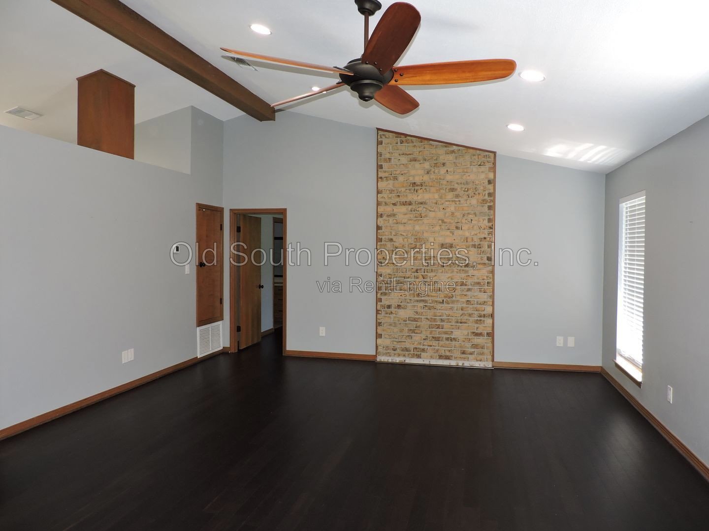 Convenient to schools, shopping & interstate! property image