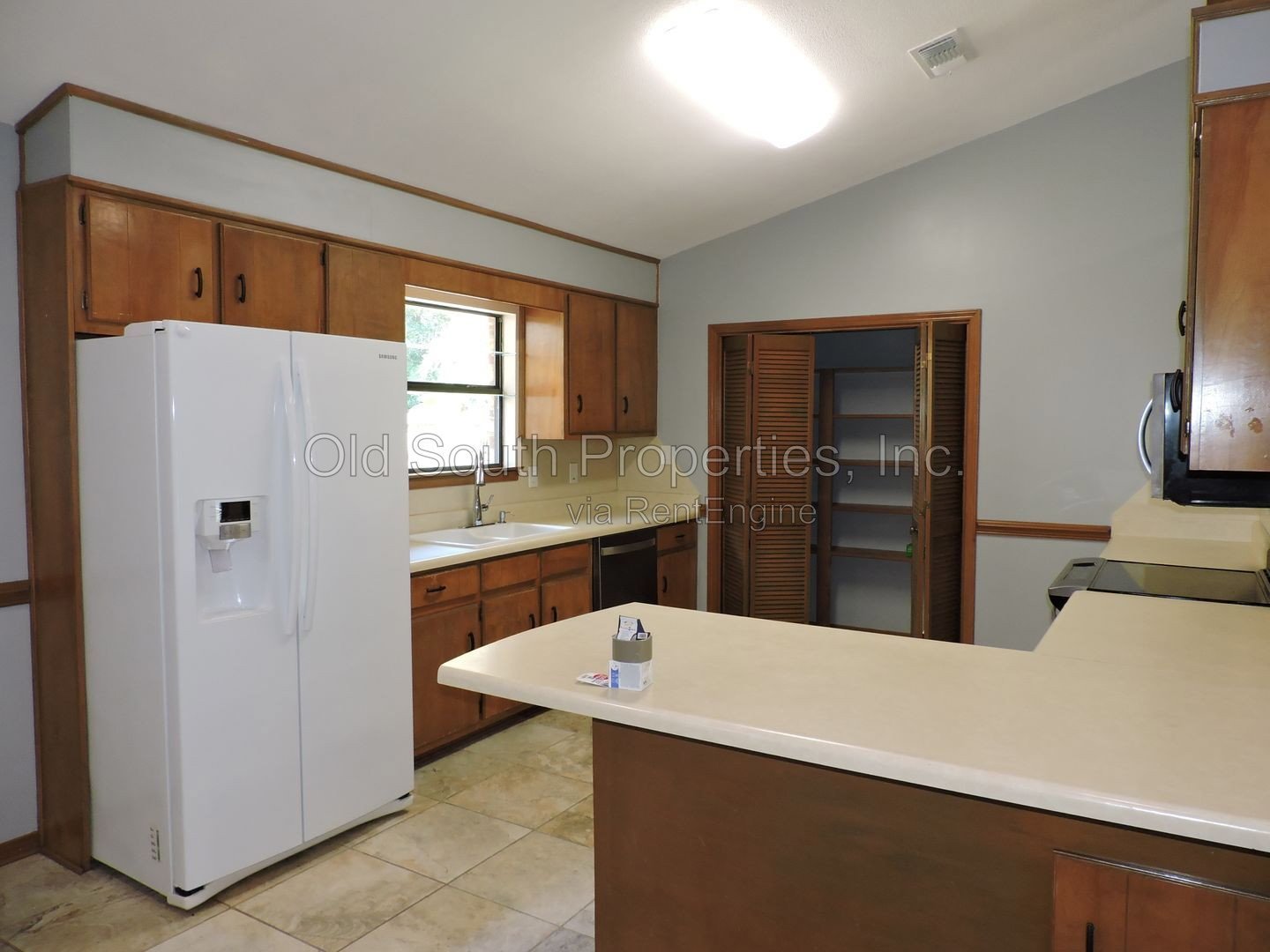 Convenient to schools, shopping & interstate! property image