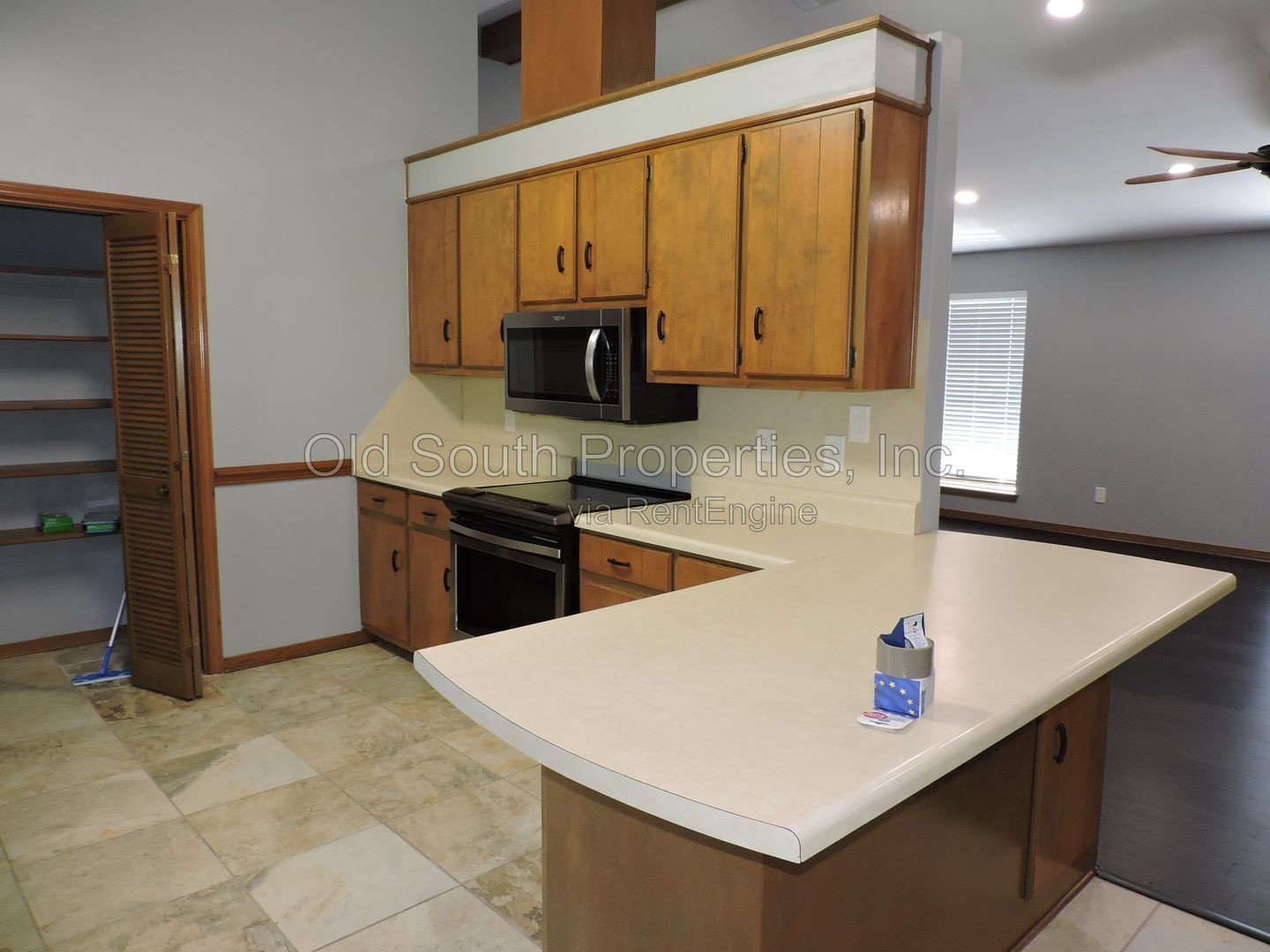 Convenient to schools, shopping & interstate! property image