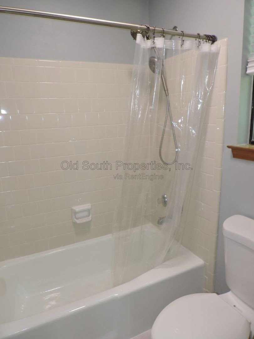 Convenient to schools, shopping & interstate! property image