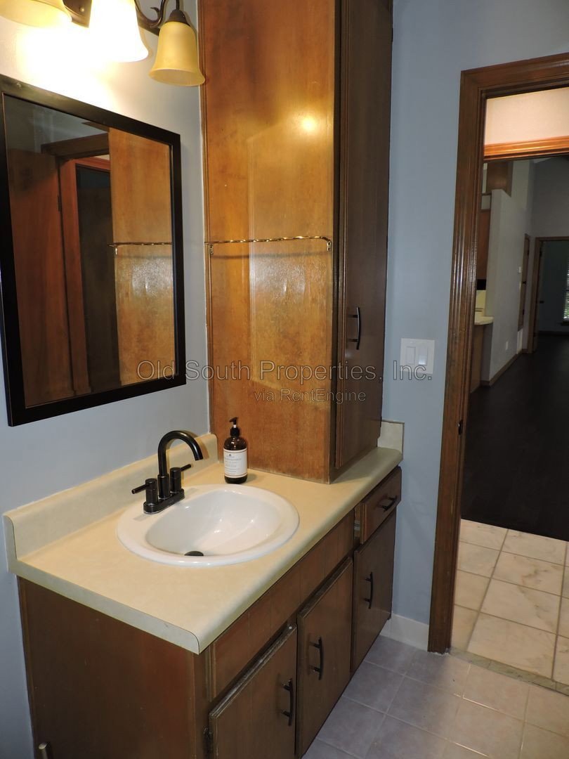 Convenient to schools, shopping & interstate! property image