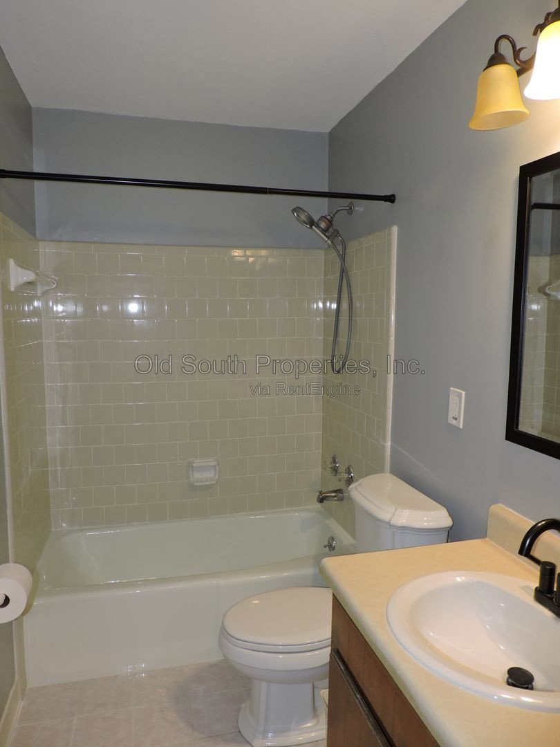 Convenient to schools, shopping & interstate! property image