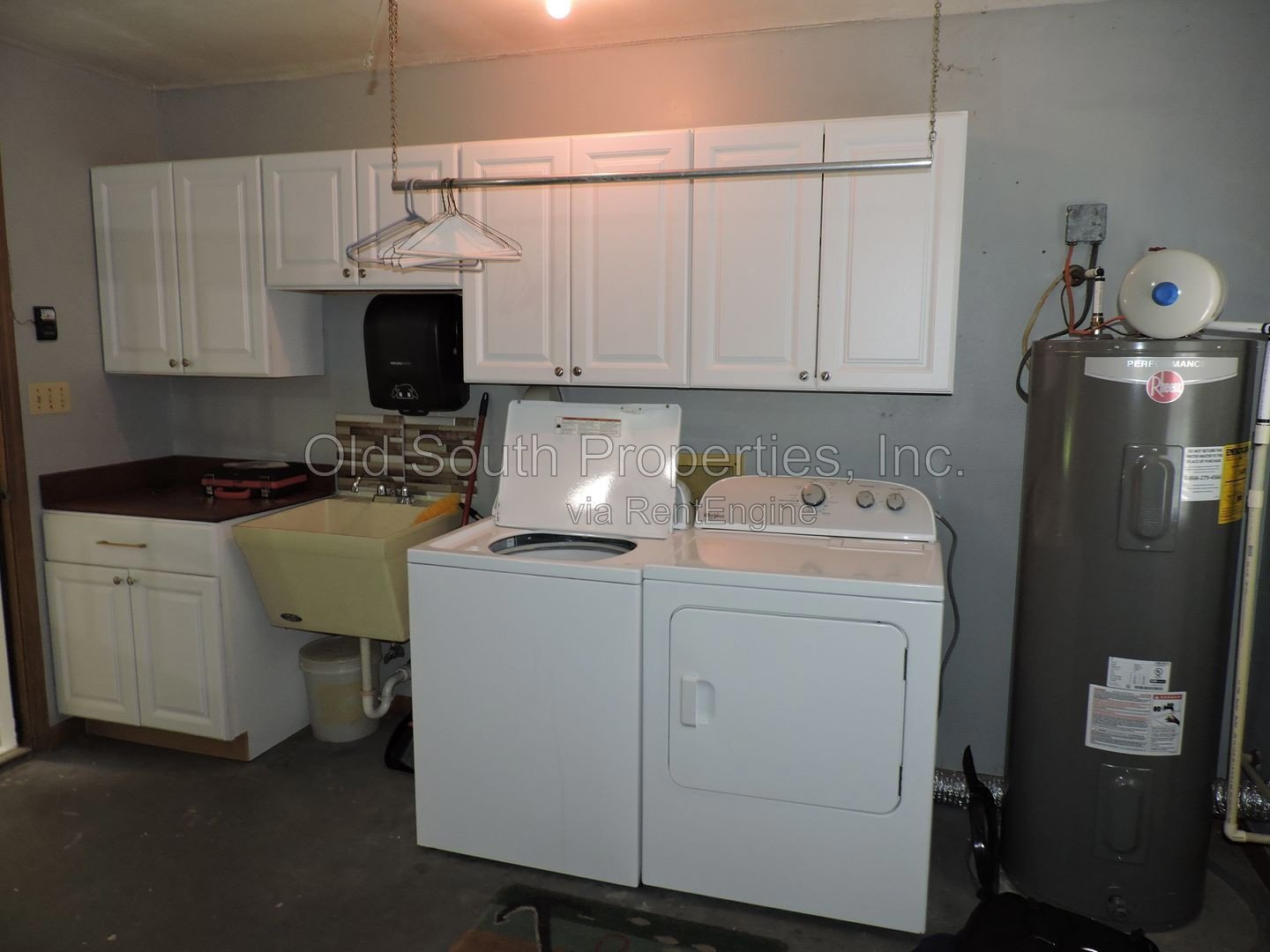 Convenient to schools, shopping & interstate! property image