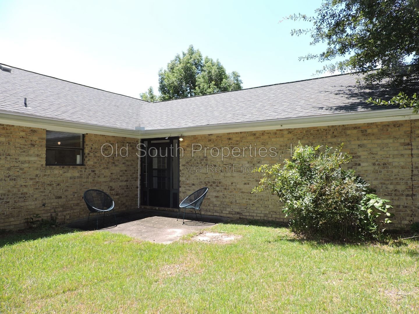 Convenient to schools, shopping & interstate! property image