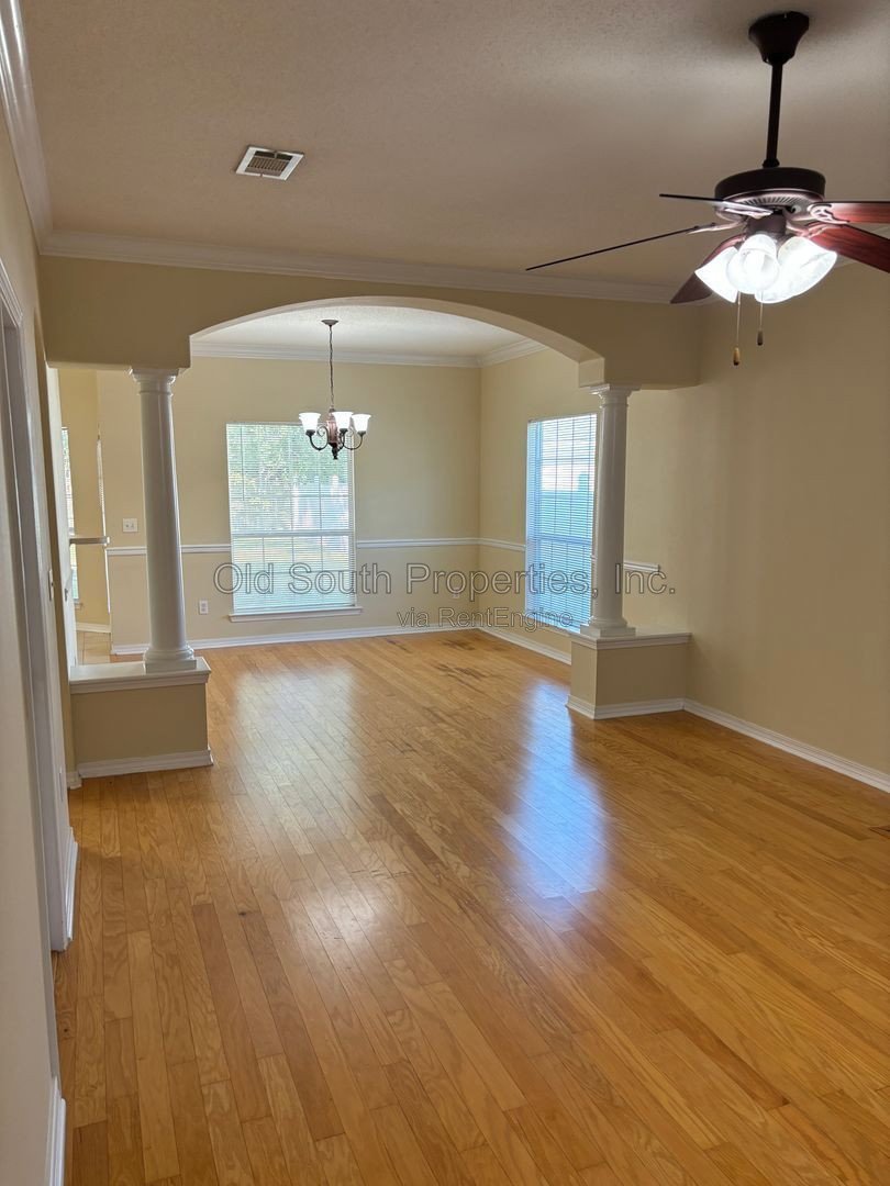 Nice home in East Hill area! property image
