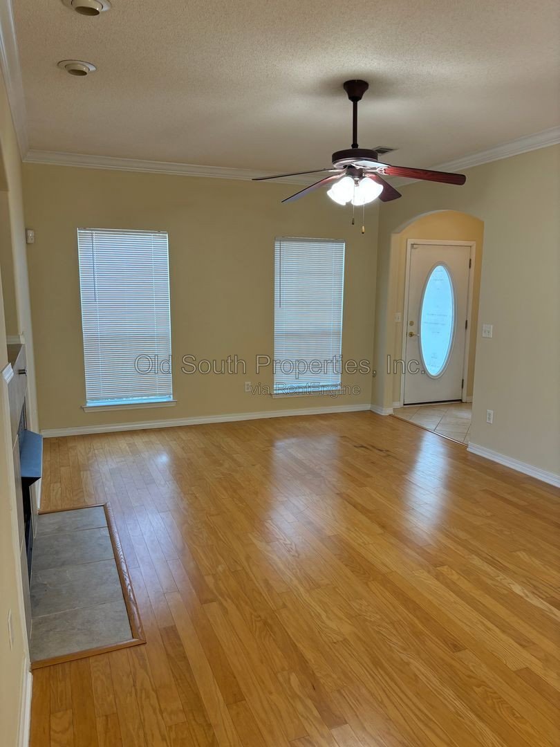 Nice home in East Hill area! property image