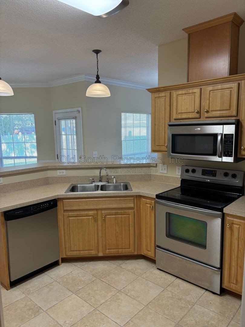 Nice home in East Hill area! property image