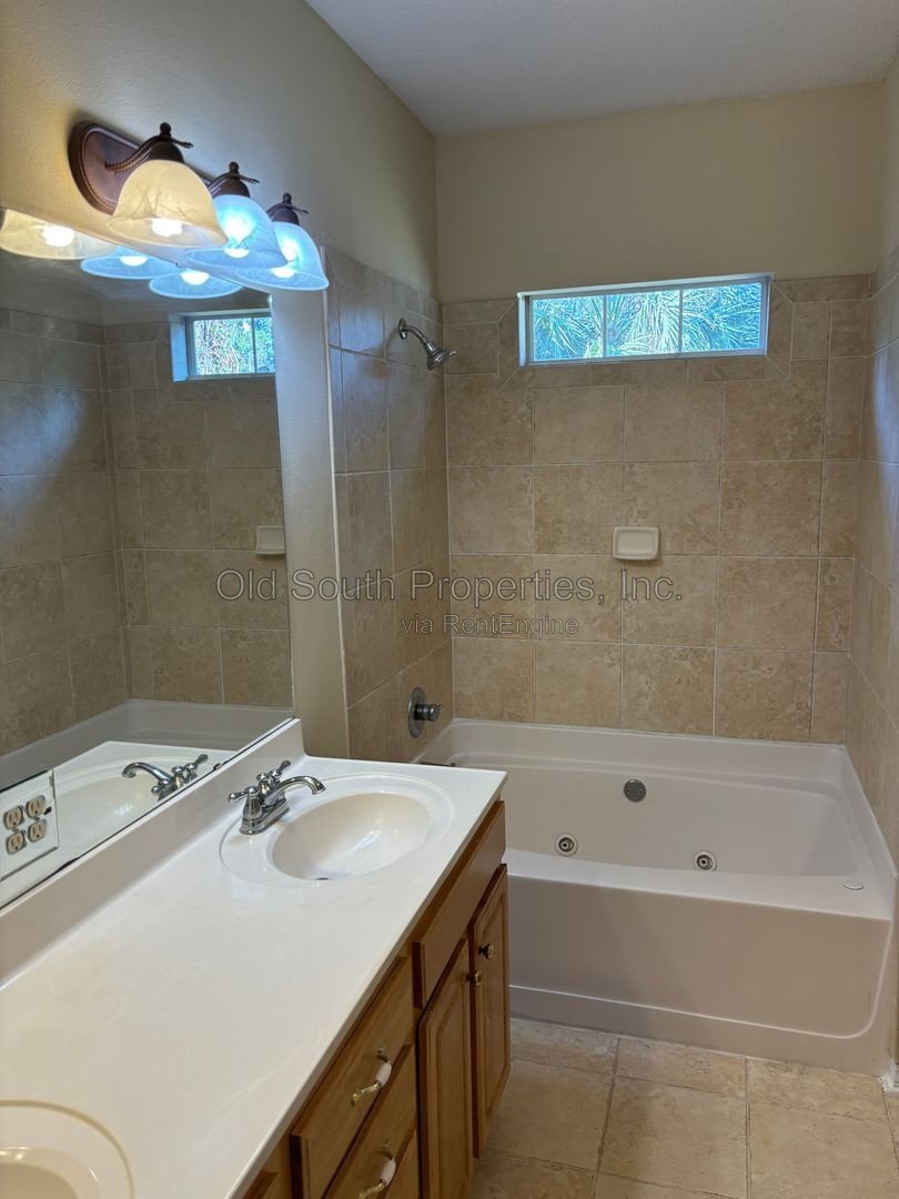 Nice home in East Hill area! property image