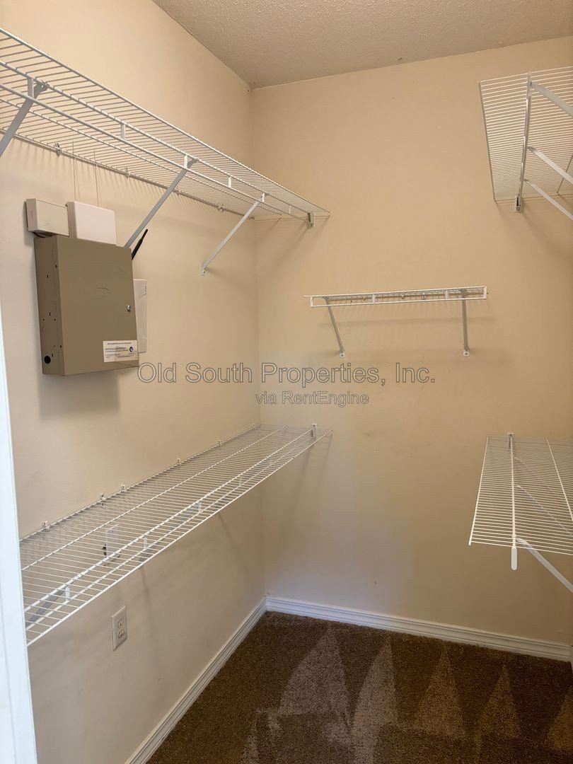 Nice home in East Hill area! property image