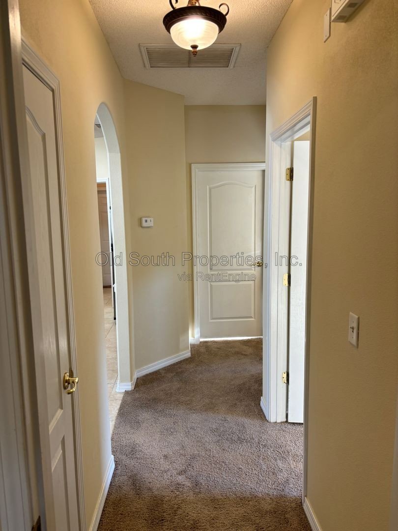 Nice home in East Hill area! property image