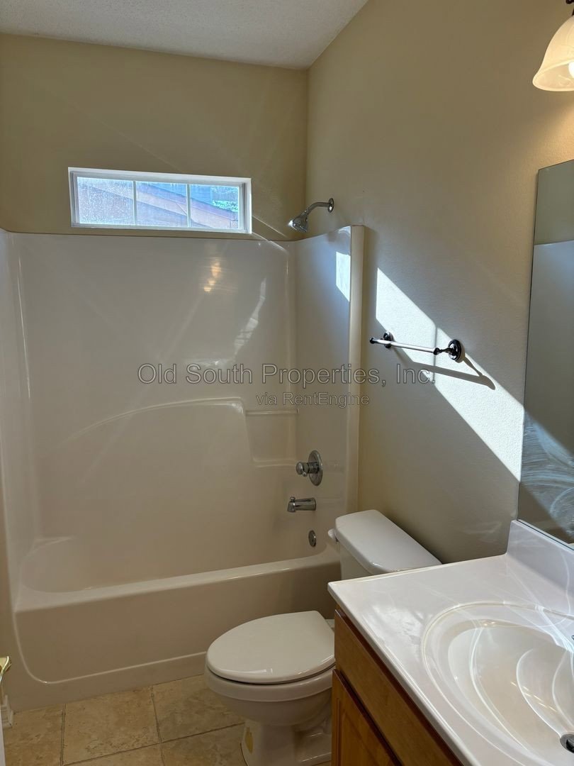 Nice home in East Hill area! property image