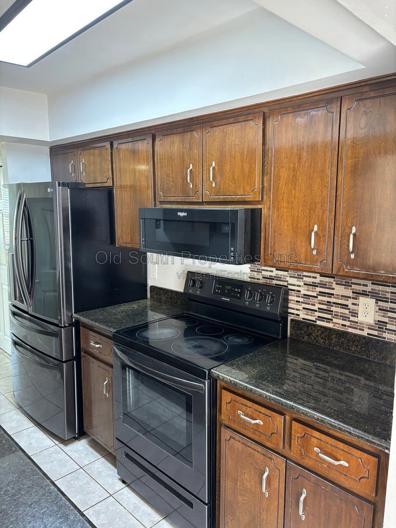 Northeast convenience! property image