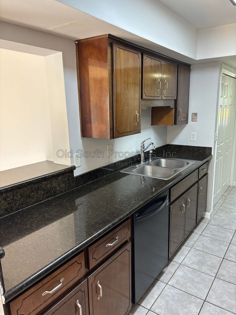 Northeast convenience! property image