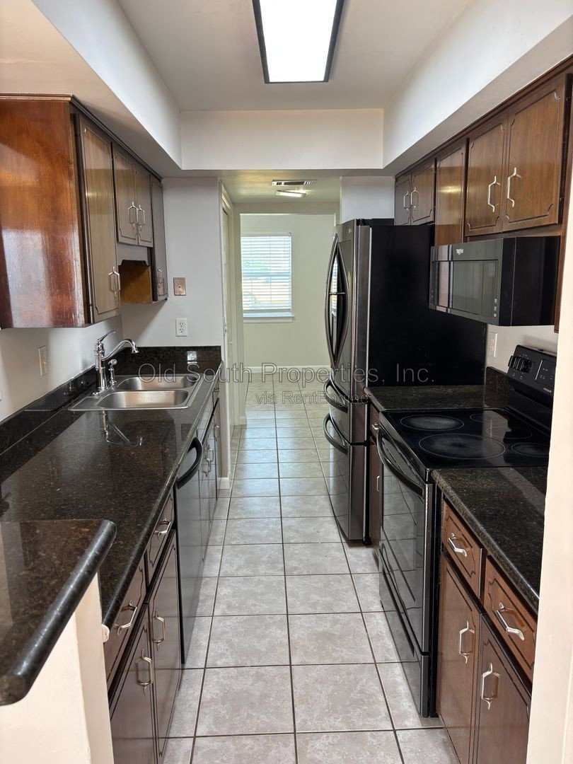 Northeast convenience! property image