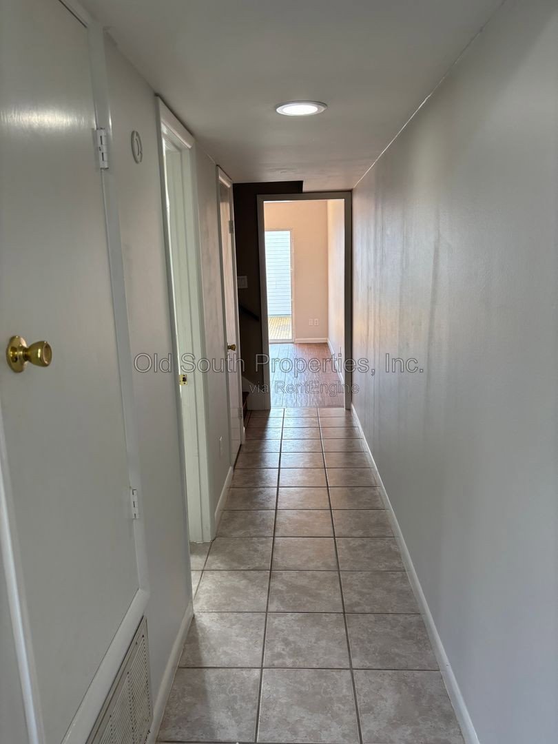 Northeast convenience! property image
