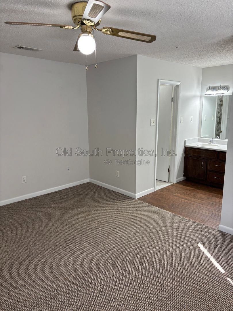Northeast convenience! property image