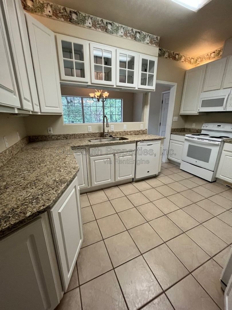 Beautiful Colonial in Boulder Creek subdivision! property image