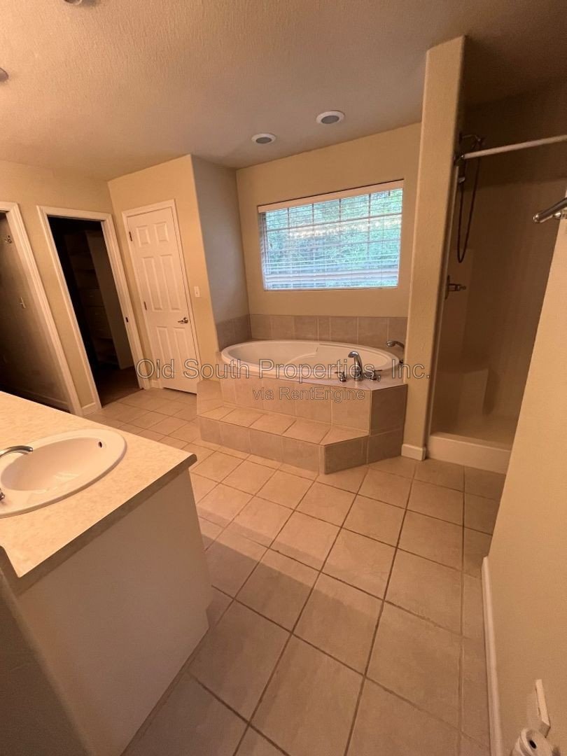 Beautiful Colonial in Boulder Creek subdivision! property image