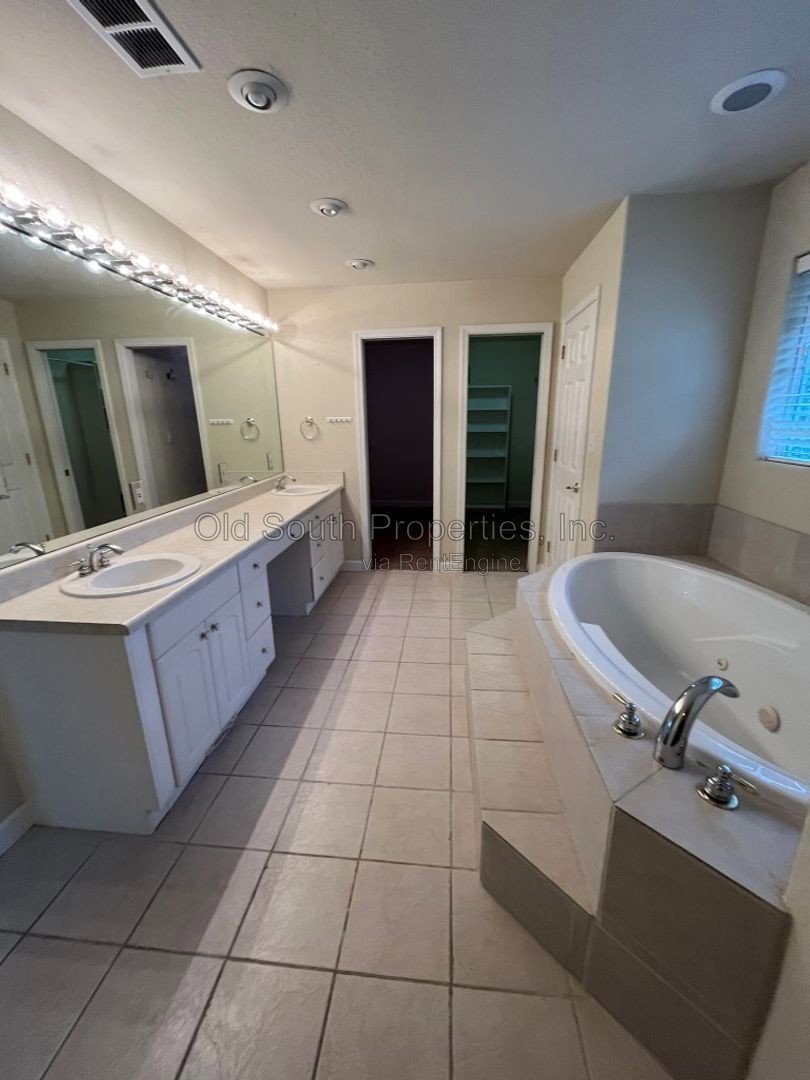 Beautiful Colonial in Boulder Creek subdivision! property image