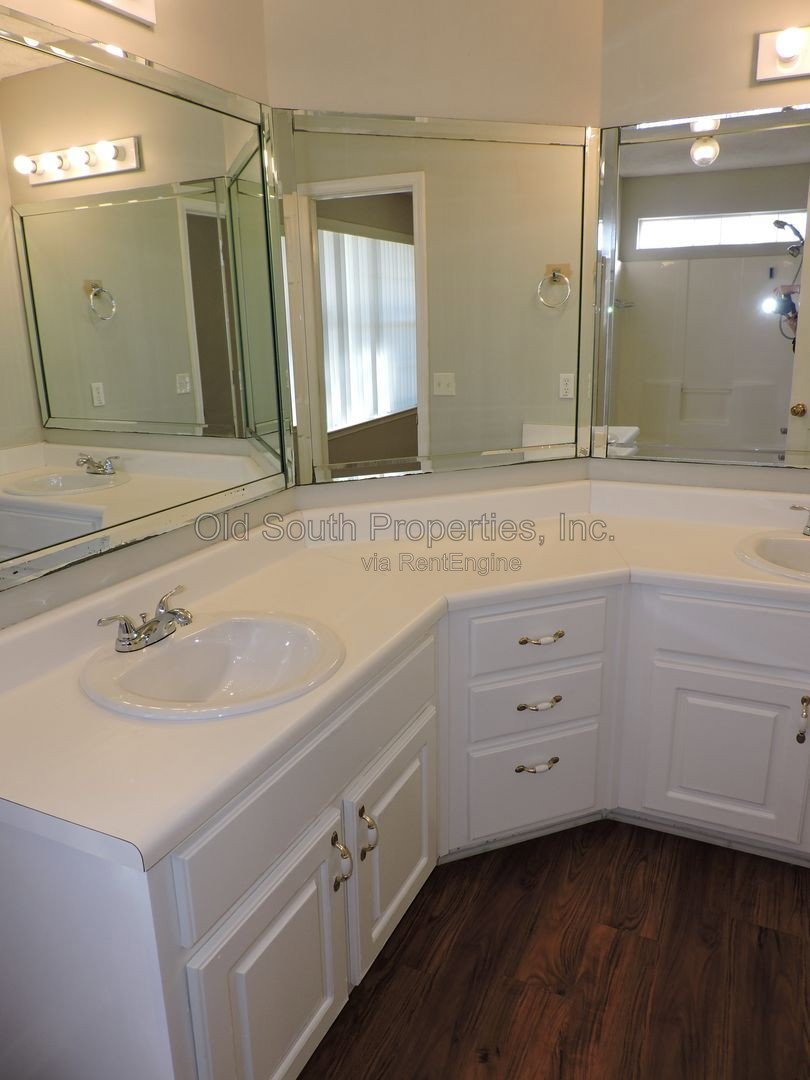 Convenient to NAS and Corry! property image