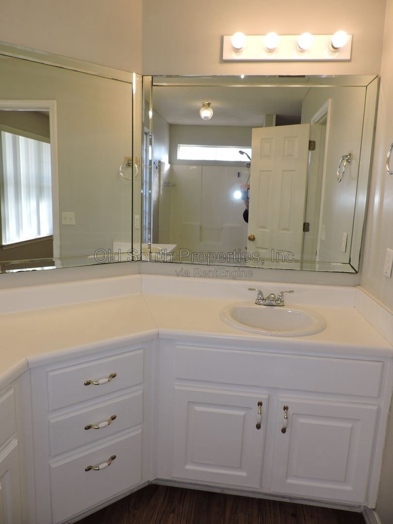 Convenient to NAS and Corry! property image