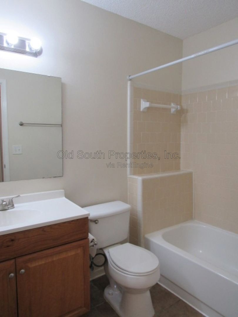 Convenient to Navy Federal & Pine Forest/Nine Mile Road area! property image