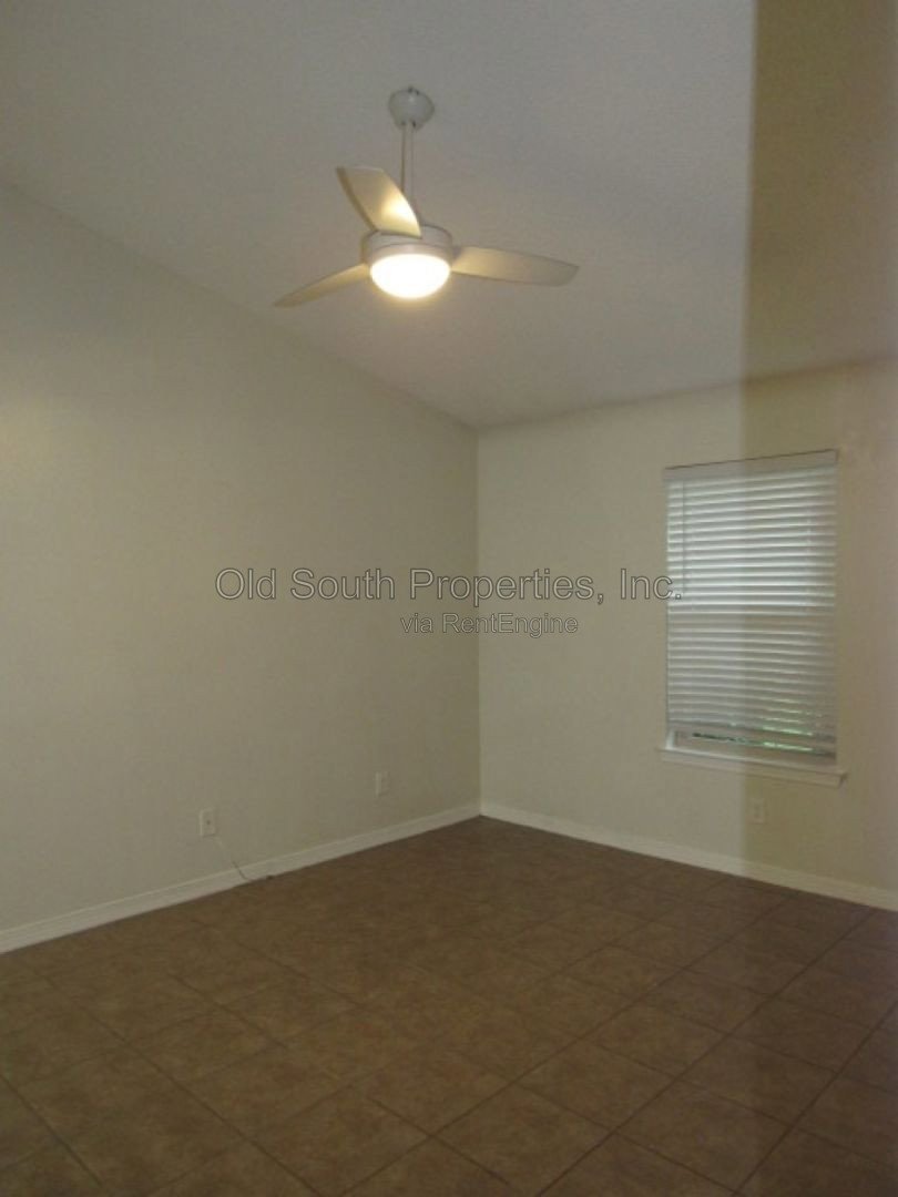 Convenient to Navy Federal & Pine Forest/Nine Mile Road area! property image