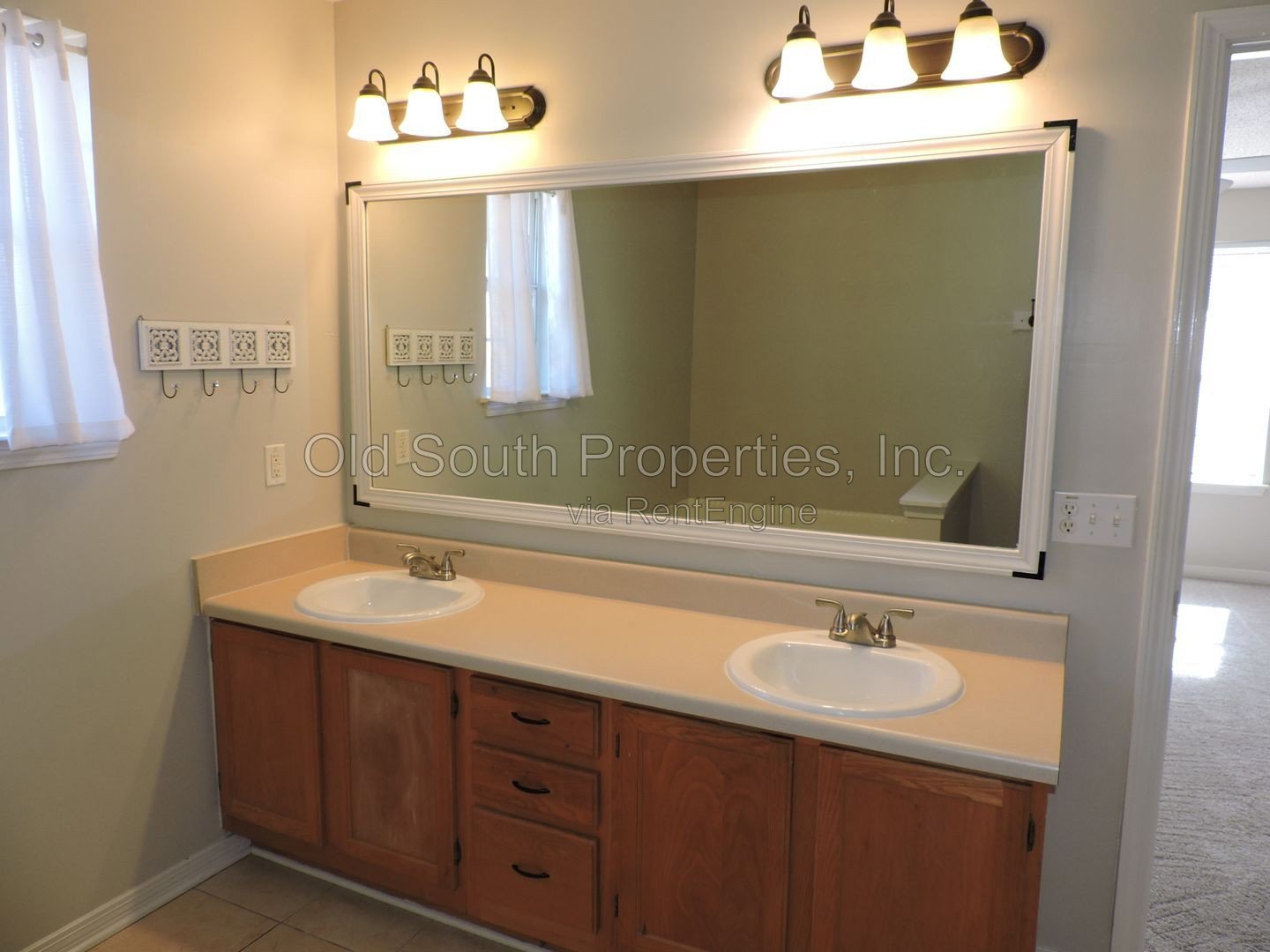 Just minutes from back gate of NAS! property image