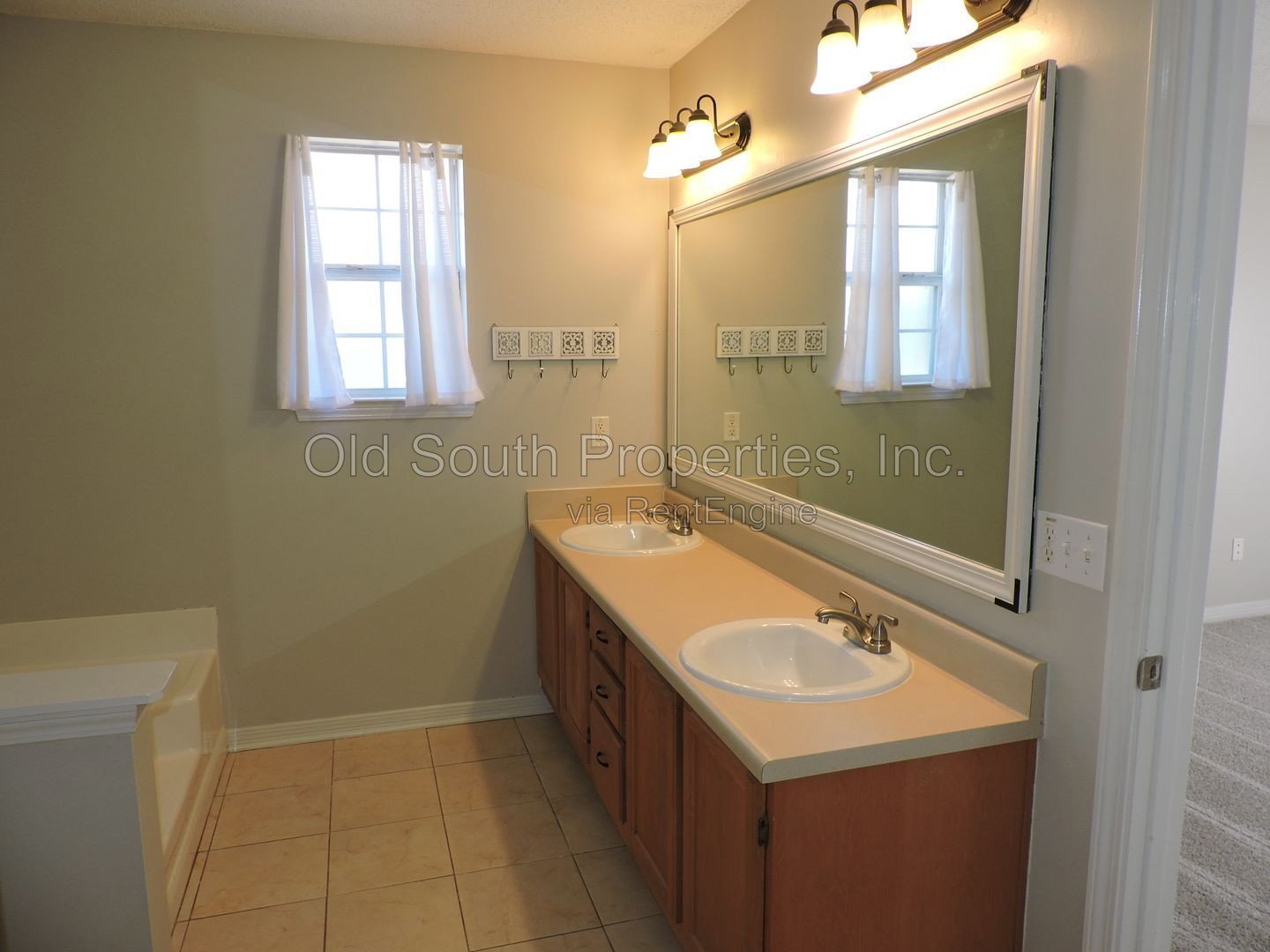 Just minutes from back gate of NAS! property image
