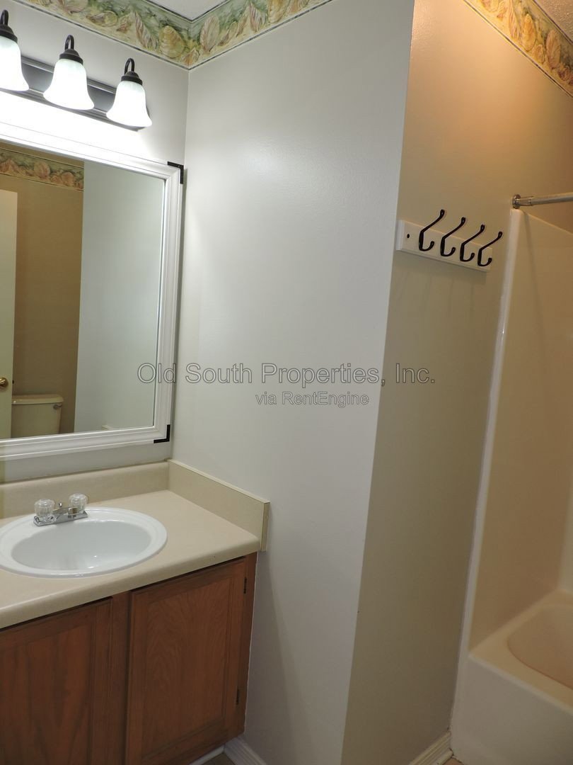 Just minutes from back gate of NAS! property image