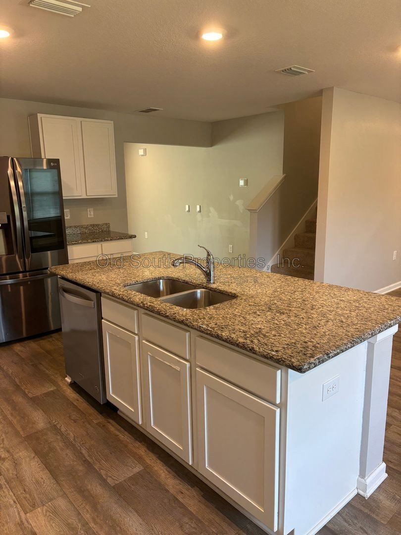 Spacious 5-Bedroom Home in Prime Cantonment Location property image