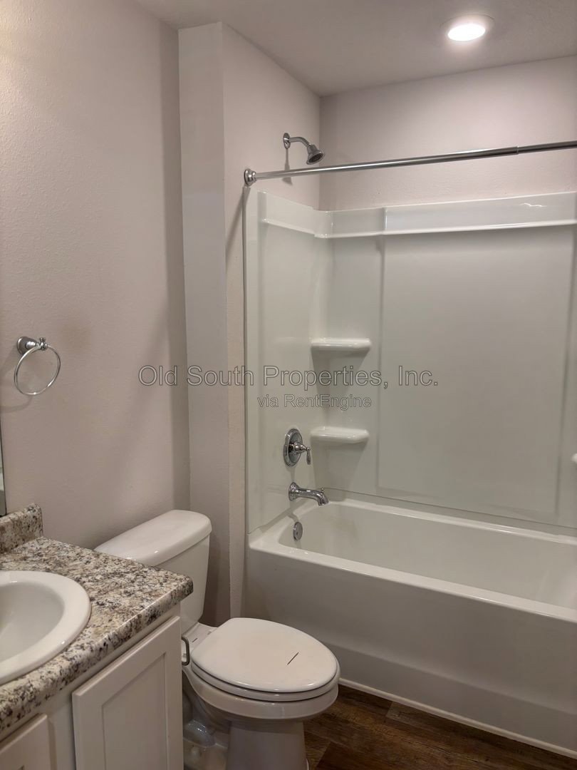 Spacious 5-Bedroom Home in Prime Cantonment Location property image