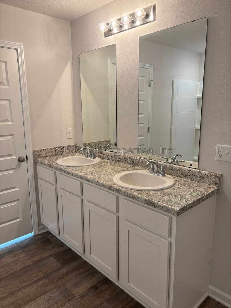 Spacious 5-Bedroom Home in Prime Cantonment Location property image