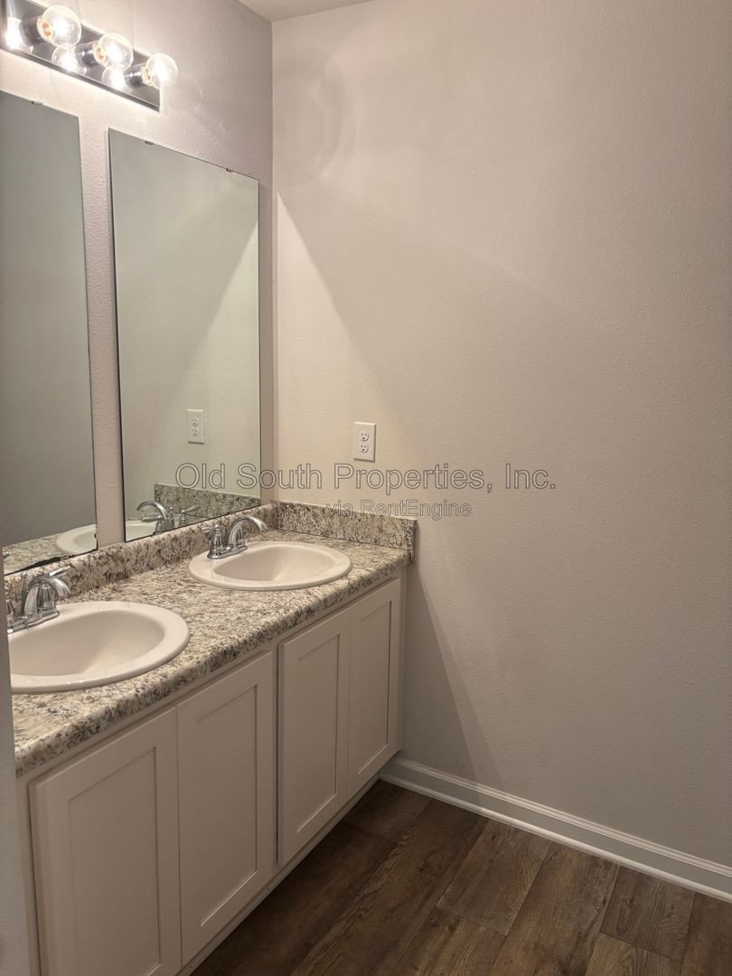 Spacious 5-Bedroom Home in Prime Cantonment Location property image