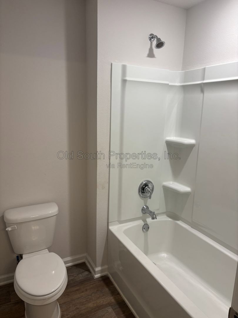 Spacious 5-Bedroom Home in Prime Cantonment Location property image