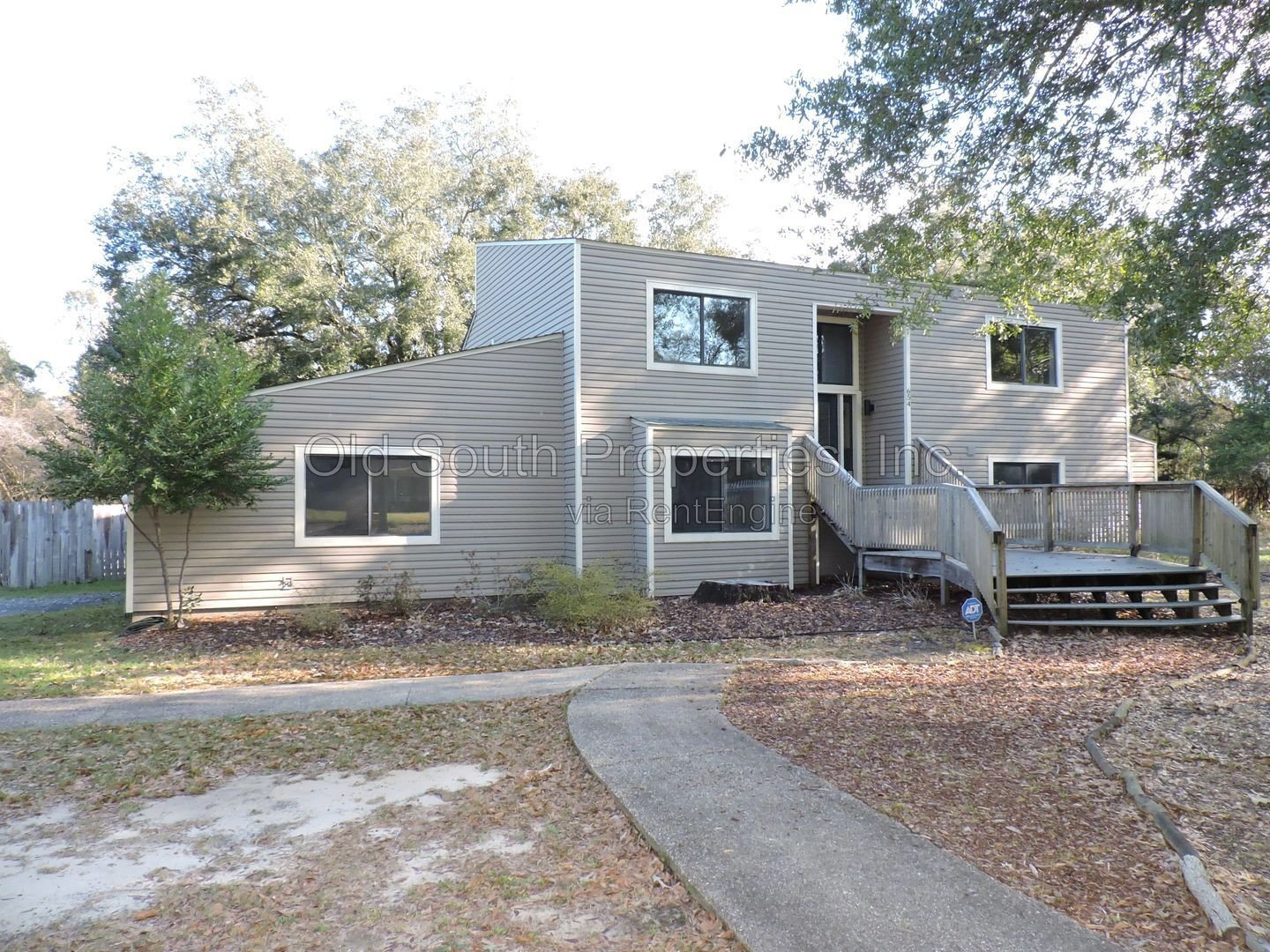 Convenient to I-10, shopping & Navy Federal complex! property image