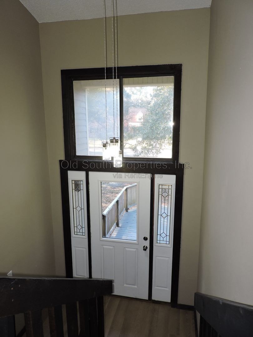 Convenient to I-10, shopping & Navy Federal complex! property image