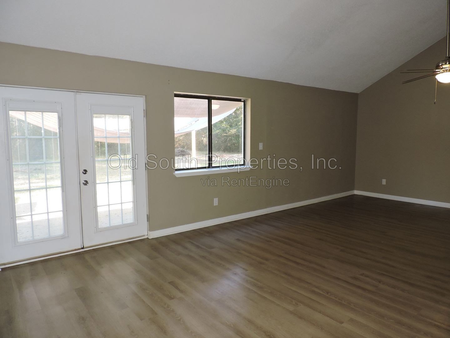 Convenient to I-10, shopping & Navy Federal complex! property image
