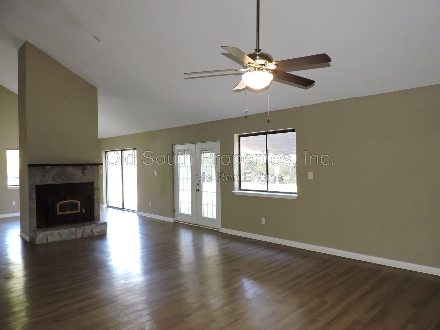 Convenient to I-10, shopping & Navy Federal complex! property image