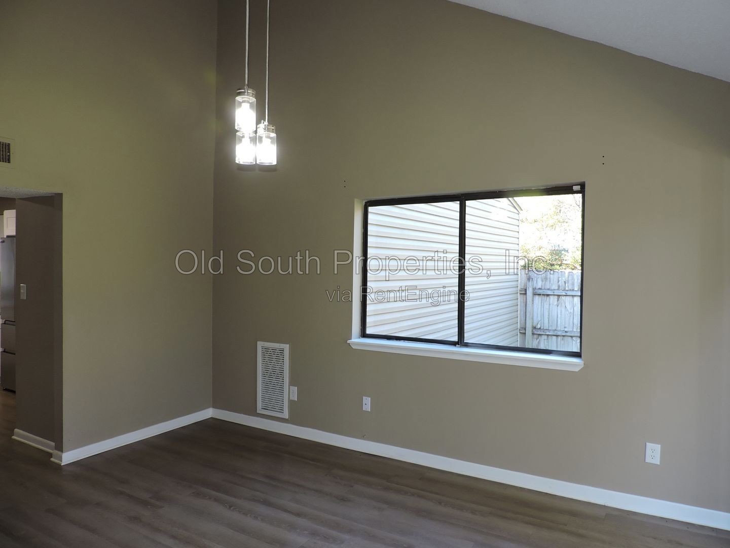 Convenient to I-10, shopping & Navy Federal complex! property image